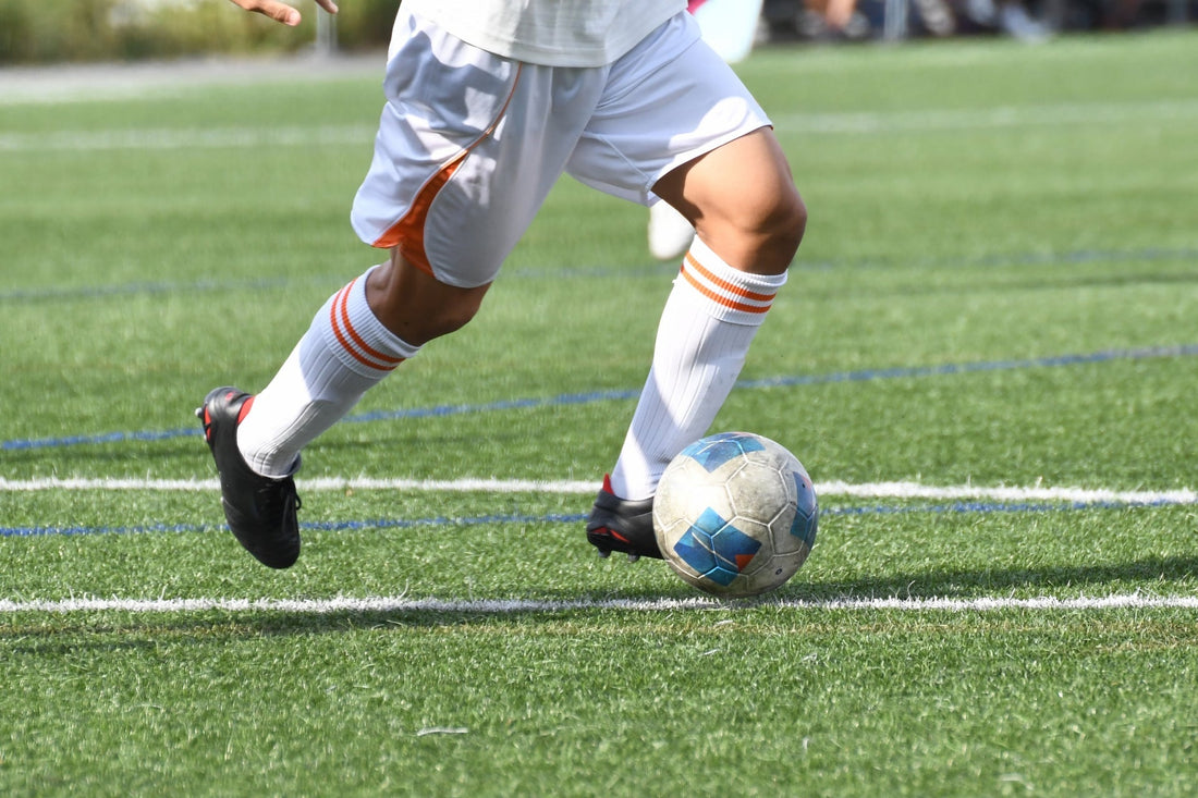 リフティング初心者が最初に知るべきコツと練習方法｜続かない原因から解説【サッカー基礎】